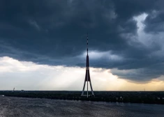 Грозовой четверг: Латвию предупреждают о вихрях и крупном граде - оранжевый уровень опасности