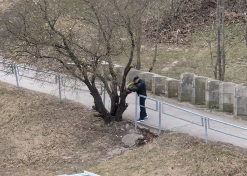 Policija lūdz atpazīt attēlā redzamo cilvēku.