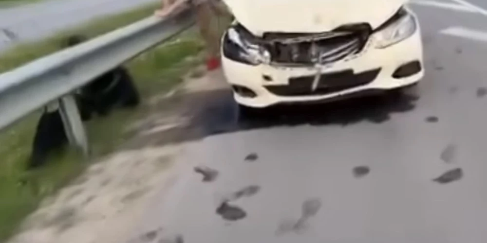 Autoservisa darbinieks, būdams 2,6 promiļu reibumā, ar klienta automašīnu izraisa avāriju. 