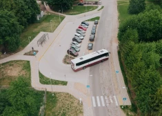 Carnikavā atklāj vērienīgu mobilitātes punktu, kur auto varēs novietot bez maksas