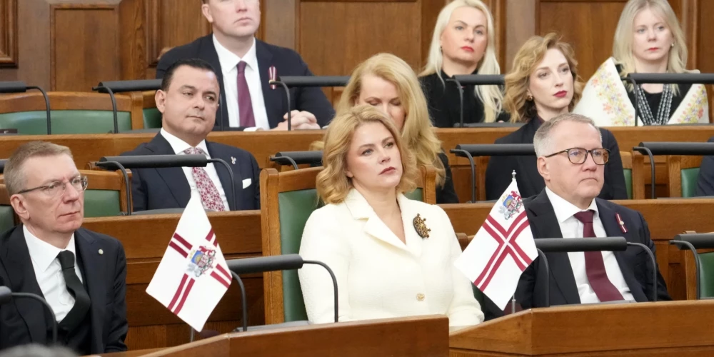 Парламент в четверг восстановил депутатские мандаты бывшего премьер-министра Эвики Силини.