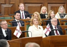 Экс-премьер Эвика Силиня вернулась в Сейм - некоторые депутаты лишись мандатов