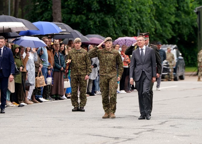 На Адажской базе прошла выпускная церемония для военнослужащих Службы государственной обороны, которые начали службу в июле прошлого года.