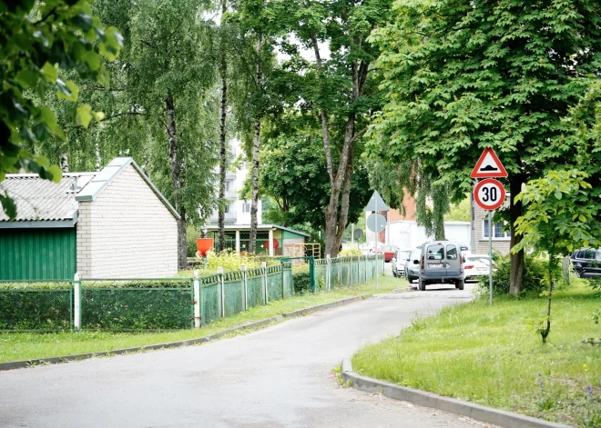Daugavpilī maina statusu piebraucamajiem ceļiem pie pirmsskolas izglītības iestādēm, atvieglojot to remontu