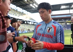 Japānas futbola izlase Pasaules kausa priekšvakarā paliek bez kapteiņa