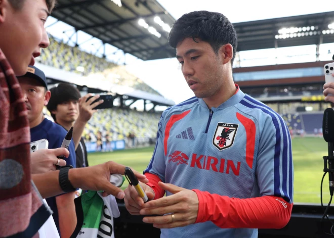 Japānas futbola izlase Pasaules kausa priekšvakarā paliek bez kapteiņa