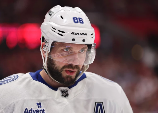 Kučerovs dramatiskā cīņā tiek atzīts par NHL sezonas vērtīgāko spēlētāju