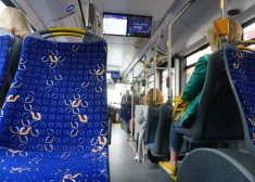 Zīdainim iepūš sejā piparu gāzi: Rīgas autobusā uzliesmojis dāmu konflikts