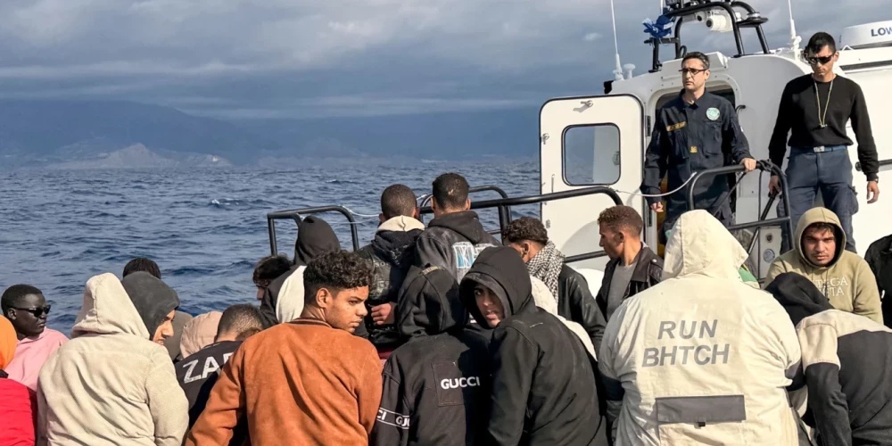 Migrācijas pakta mērķis ir samazināt imigrantu neregulāro ierašanos ES, paātrināt procedūras tostarp imigrantu deportācijas, un ierobežot to cilvēku skaitu, kuri pazūd no uzraudzības loka un turpina pārvietoties starp ES dalībvalstīm.