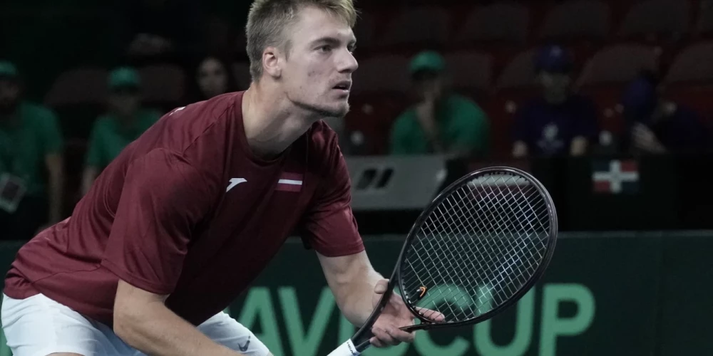 Otrajā spēlē Roberts Štrombahs ar 6-3, 4-6, 6-1 pārspēja Pīteru Baldorini.