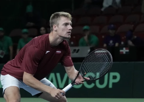 Otrajā spēlē Roberts Štrombahs ar 6-3, 4-6, 6-1 pārspēja Pīteru Baldorini.