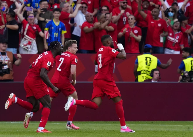 Kanādas futbolisti izcīna vēsturisku punktu Pasaules kausā, ASV sāk ar pārliecinošu uzvaru