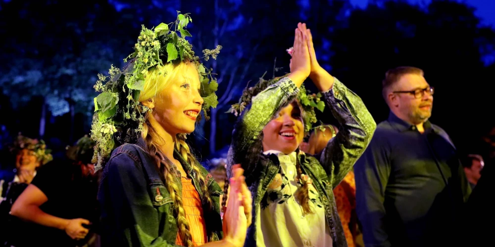 No 19. līdz 24. jūnijam visā Latvijā notiek simtu simtiem Līgo svēku un Jāņu pasākumu.