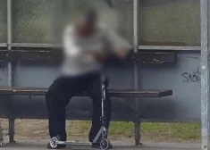 В Улброке мужчина решил забрать себе забытый детский самокат, но его подвели камеры