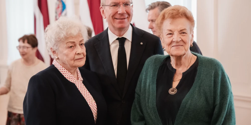 14. jūnijā Valsts prezidents Edgars Rinkēvičs Rīgas pilī tikās ar represētajiem – 1941. gada 14. jūnijā uz Sibīriju aizvestajiem Latvijas bērniem.