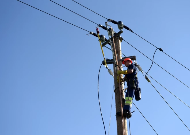 Aptuveni 3500 klientu Dobeles novadā palikuši bez elektrības