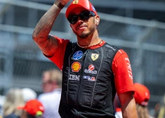 Hamiltons raksta jaunu vēsturi: pirmā uzvara pie “Ferrari” stūres