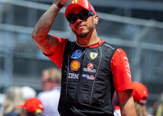 Hamiltons raksta jaunu vēsturi: pirmā uzvara pie “Ferrari” stūres