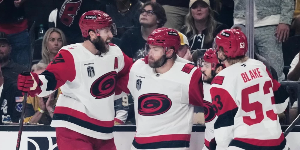 Finālsērijas sestajā spēlē "Hurricanes" viesos ar rezultātu 3:0 bija pārāka pār Vegasas "Golden Knights".