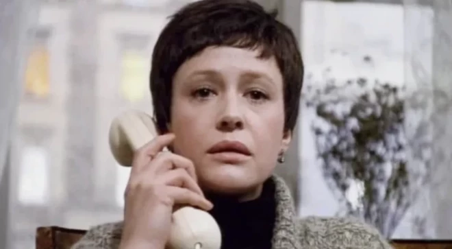 Kadrs no filmas. Aktrise 1979. gada filmā "Rudens maratons".