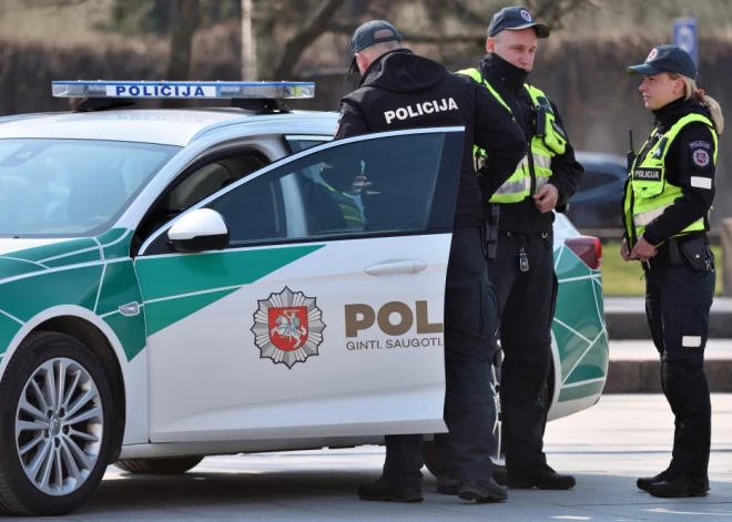 Traģisks negadījums Viļņā: pakļūstot zem divām automašīnām, iet bojā 16 gadus vecs  jaunietis