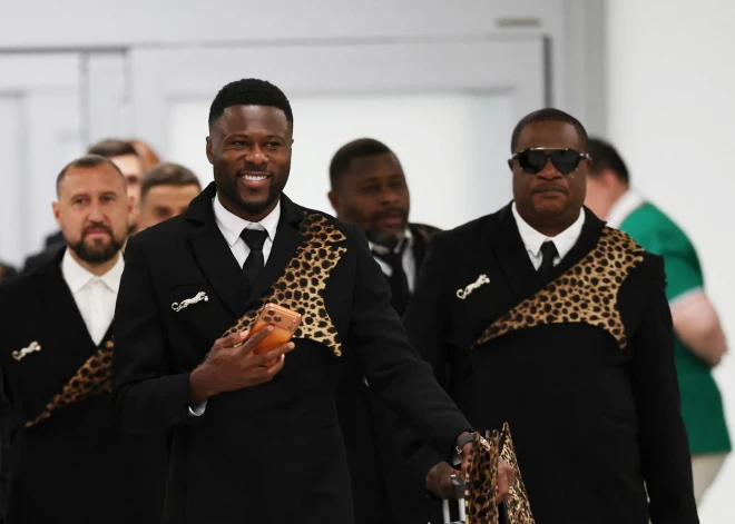 FOTO: Kongo futbola izlase vēl nav izgājusi laukumā, bet jau kļuvusi par Pasaules kausa modes sensāciju