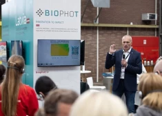 Latvijas "deep tech" ekosistēma veiksmīgi sevi prezentē Amsterdamas samitā
