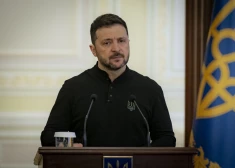 Zelenskis nespēj valdīt asaras, runājot par saviem bērniem. VIDEO