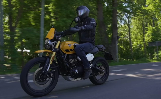 Motocikls sver 186 kilogramus un atšķirībā no dažiem tiešajiem konkurentiem, tam ir seši, nevis pieci ātrumi.