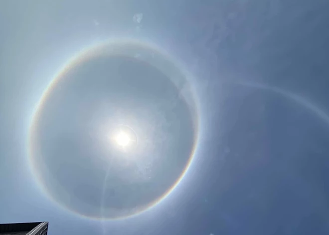 FOTO: Kurzemes ziemeļos debesīs novērots rets halo paveids