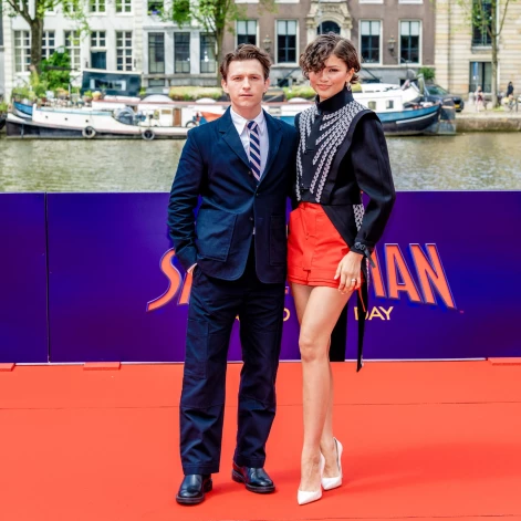 Toms Holands un Zendaja filmas “Zirnekļcilvēks: Jauna diena” reklāmas pasākumā Amsterdamā šā gada 17. jūnijā.