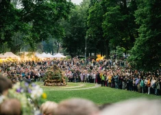 Līdz rīta gaismai: Dzegužkalnā sola vienas no krāšņākajām Jāņu svinībām Rīgā