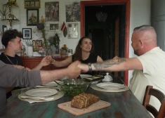 "Visi mani vīrieši pie viena galda!" - šovā "Ģimene burkā" Vita Valtere sajūsmā par bijušā mīļotā ierašanos Latvijā