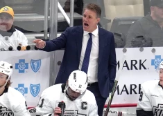 Bijušais “Kings” treneris Hilers pārņem Toronto “Maple Leafs” vadību