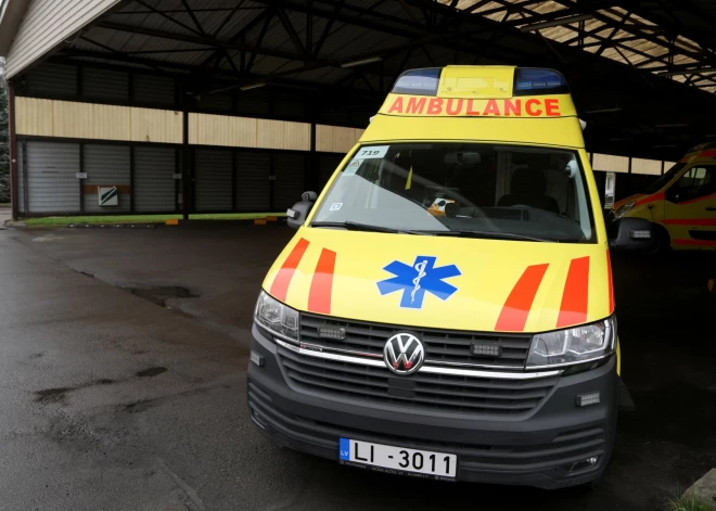 Pēc NMPD brigāžu rindas pie Stradiņiem vienojas par pacientu plūsmas uzlabošanu