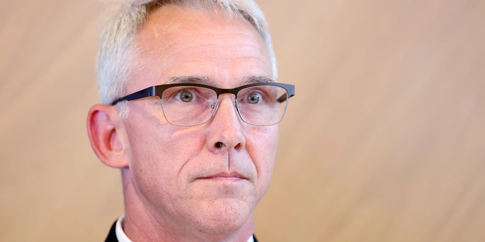 ASV 6. flotes komandieris, viceadmirālis Džefrijs Tomass Andersons.