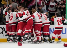 Vegasas “Golden Knights” par galveno treneri ieceļ Raienu Kreigu