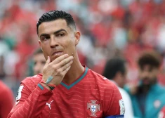 "Komandai jāgūst vārti, ne tev!" Portugāles treneris aizstāv Krištianu Ronaldu, futbola leģendas viņu kritizē