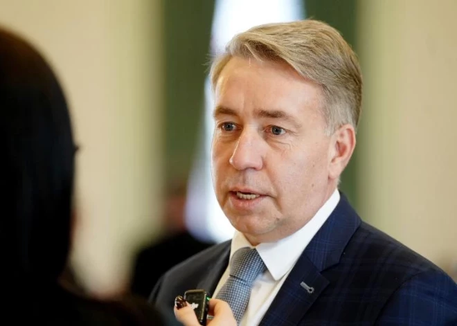 Rīgai liek pārskatīt miljonus vērto skolu iepirkumu;  Augulis aicina izvēlēties vietējo ražotāju produkciju 