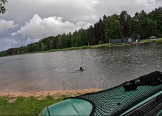 Pārbaudot Piņķu apkārtnes peldvietas, nirēji dzelmē atrod sprādzienbīstamu munīciju