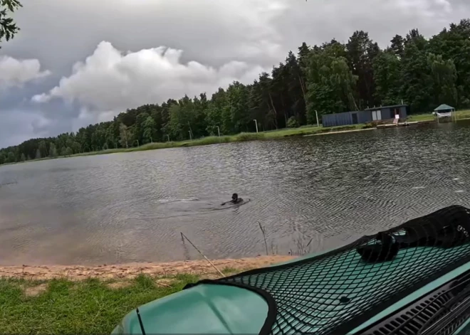 Pārbaudot Piņķu apkārtnes peldvietas, nirēji dzelmē atrod sprādzienbīstamu munīciju