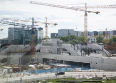 Pētījums: Liela daļa Latvijas iedzīvotāju sagaida ātrāku “Rail Baltica” un galveno autoceļu izbūvi