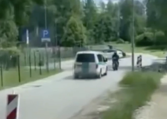 VIDEO: aculiecinieki nofilmē policijas pakaļdzīšanos Ropažu novadā